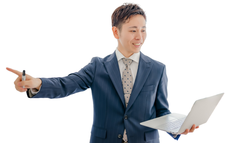 パソコンを持った男性スタッフ